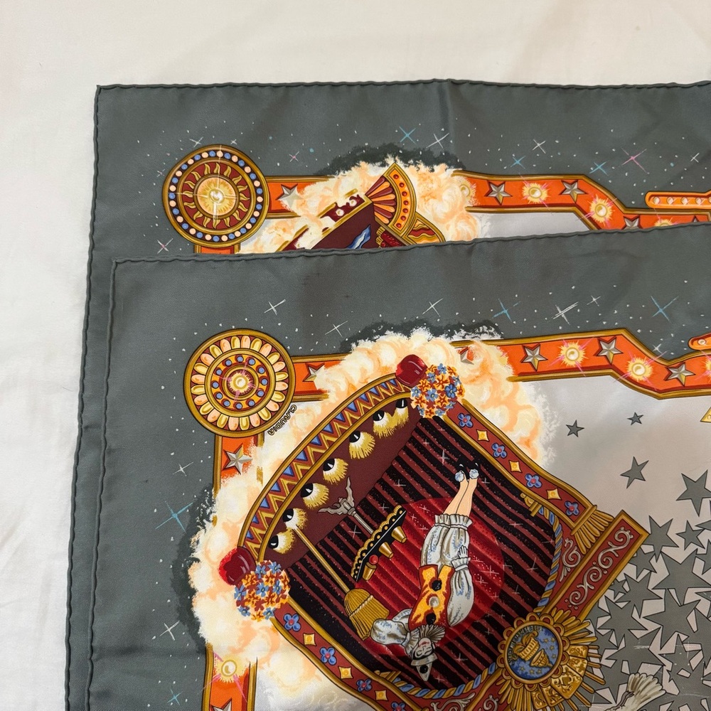 Hermés Scarf Carre La Magie Gray Multicolor 100% Silk Signed Claudia Size 90cm - Picture 11 of 11